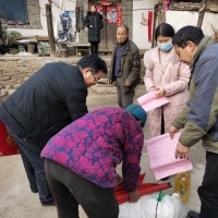 噓寒問(wèn)暖送祝福 盧氏人防赴幫扶村走訪慰問(wèn)