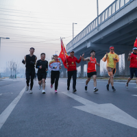 【新春走基層】奔跑吧！鄭州經(jīng)開健跑團：“刷三環(huán)” 迎新年