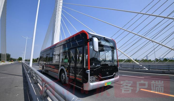 5G自動駕駛公交車  開啟城市未來交通美好新生活.jpg