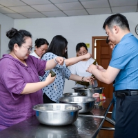 把溫情文明包起來 漯河市人防辦“包粽子、迎端午”