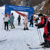 觀摩滑雪展示、現場免費學……河南這場滑雪公益推廣活動收官