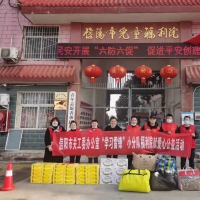 信陽市關工委辦公室赴市兒童福利院開展“學習雷鋒”小分隊獻愛心公益活動