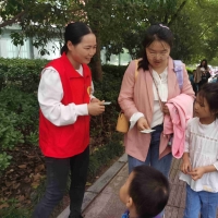 鄭州商務(wù)區(qū)社區(qū)開展“護苗，綠書簽行動”宣傳