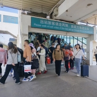 鄭州鐵路部門加開“商超旅游列車” 助力旅客省內(nèi)游