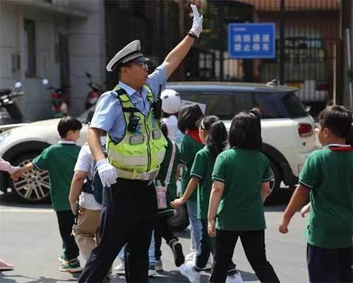 今日開學！鄭州交警：交通流量大增，請錯峰出行