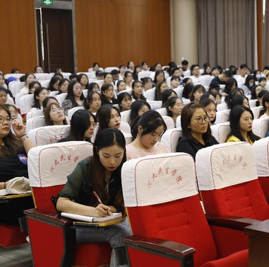 大學生如何申請資助項目？